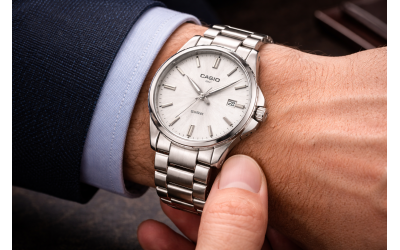 Очима жінок: які годинники роблять чоловіка привабливішим