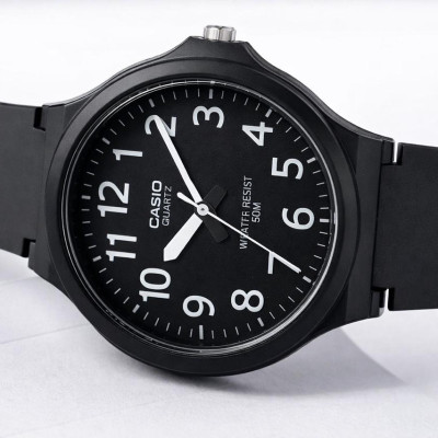 Чоловічий годинник Casio MW-240-1B