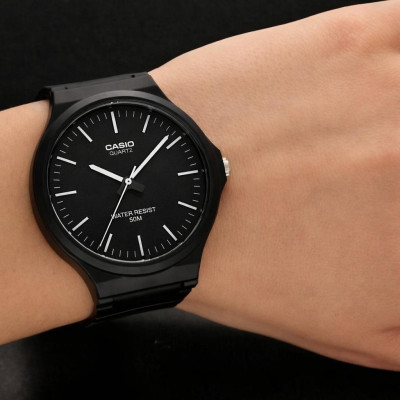 Чоловічий годинник Casio MW-240-1E