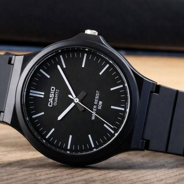 Чоловічий годинник Casio MW-240-1E фото 5