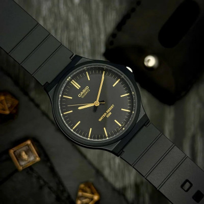 Чоловічий годинник Casio MW-240-1E2