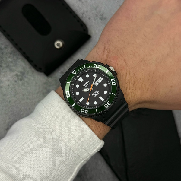 Чоловічий годинник Casio MRW-230H-1E3 фото 3