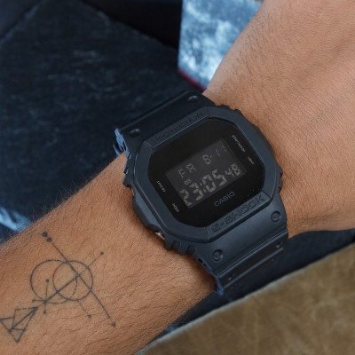 Мужские часы Casio G-SHOCK DW-5600UBB-1E