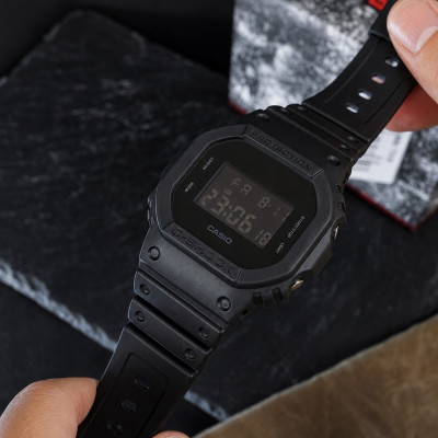Мужские часы Casio G-SHOCK DW-5600UBB-1E