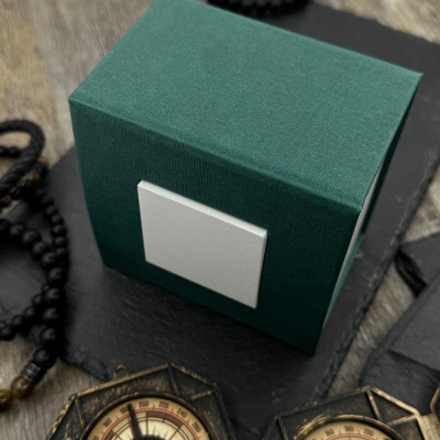 Подарункова картонна коробочка для годинника зелено-біла
