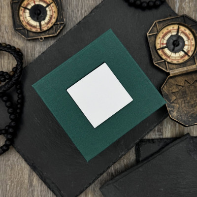 Подарункова картонна коробочка для годинника зелено-біла