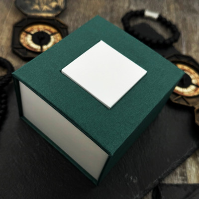 Подарункова картонна коробочка для годинника зелено-біла