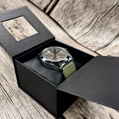 Подарункова картонна коробочка для годинника чорна