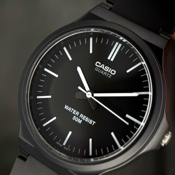 Чоловічий годинник Casio MW-240-1E фото 5