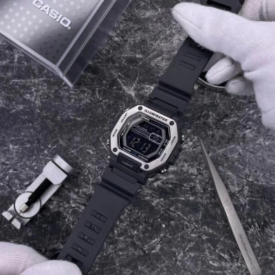 Чоловічий годинник Casio MWD-110H-8B