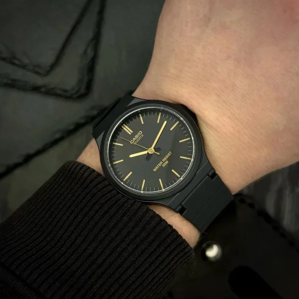 Чоловічий годинник Casio MW-240-1E2 фото 3