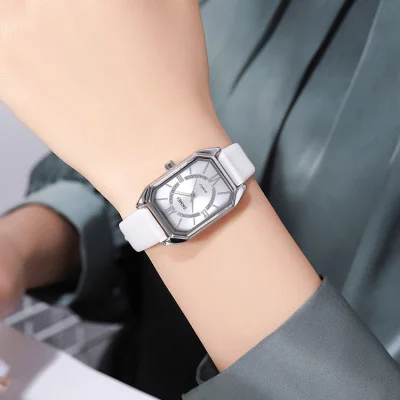 Женские классические часы Skmei 2238SI Silver