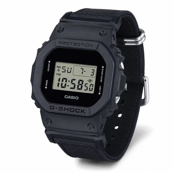 Мужские часы Casio G-SHOCK DW-5600BCE-1 фото 1