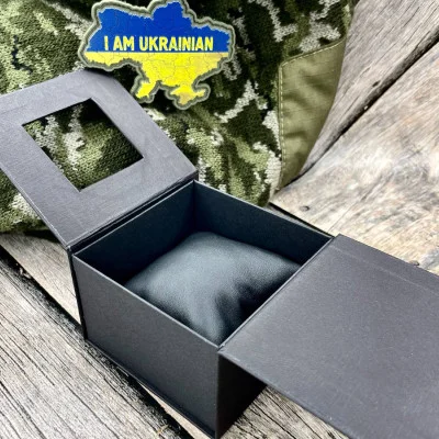 Аксесуари для годинників Подарункова картонна коробочка для годинників чорна з тризубом